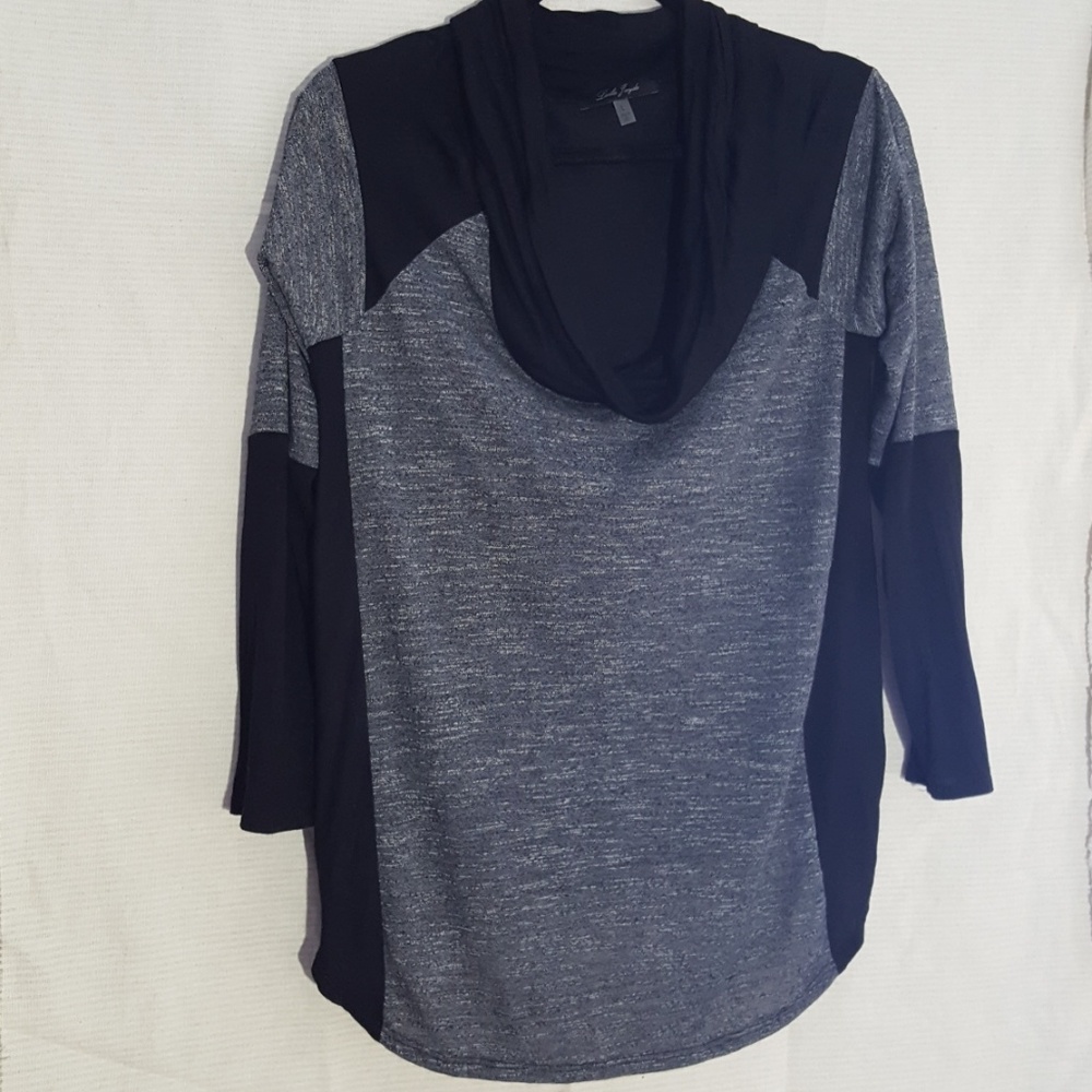 Mint condition turtleneck black and gray